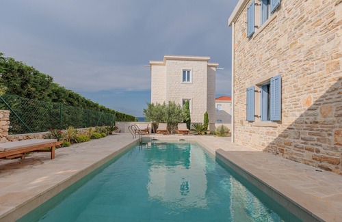 Dobropoljana Villa | Seafront Villa Adriatica with pool