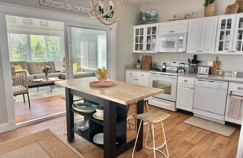 Moody Condominio | Seaglass Village Gem! 3 night min, close to Ogunquit Beach