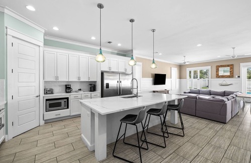 San Juan Casa | Seagrove - 1 Block from Beach, GOLF CART, Private Pool, Game Room, Bikes & Tesla Charger!