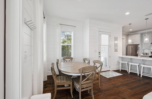 Greenway Park Casa | Seagrove - 4 BR, Pool, walking distance to Greenway station