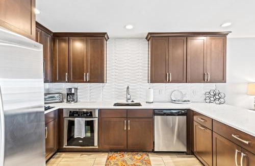 Isle of Palms Apartamento | Seagrove Villa 11C - Oceanfront View! Center of Resort!