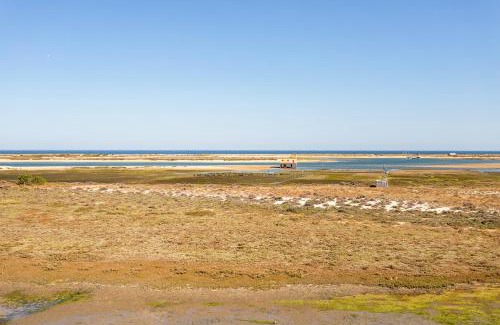 Fuseta Apartamento | Seagull House - Ocean View Retreat with Pool