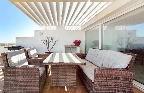 Fuseta Apartamento | Seagull House - Ocean View Retreat with Pool