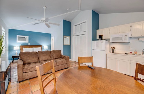 Uptown - Upper Duval Cabaña | Seagull Suite | Inviting Studio, Just Steps From Duval, Hot Tubs!
