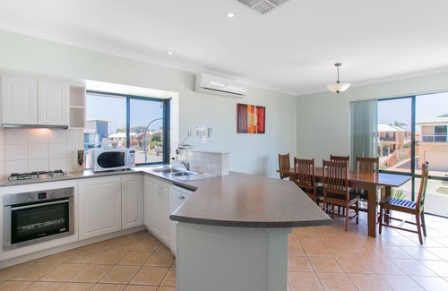 Rockingham Casa | Seahaven Villas by Rockingham Apartments