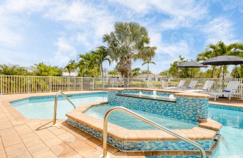 Caloosahatchee Casa | Seahawk by AvantStay Private Dock 4K SQ FEET w Pool Hot Tub Lookout Tower