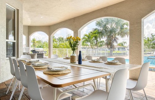 Caloosahatchee Casa | Seahawk by AvantStay Private Dock 4K SQ FEET w Pool Hot Tub Lookout Tower