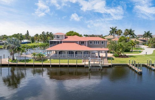 Caloosahatchee Casa | Seahawk by AvantStay Private Dock 4K SQ FEET w Pool Hot Tub Lookout Tower