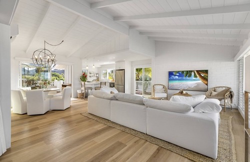 Kailua Casa | Seahorse Beach House: Calm Oasis w/ Private Yard Just Steps from Kailua Beach