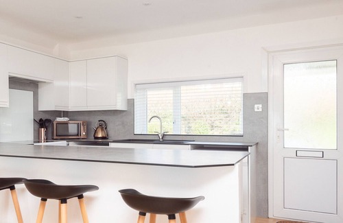 Trenance Cabaña | Seahorses, Mawgan Porth with sea views