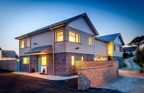 Newquay Casa | Seamist - sleeps 16 guests in 8 bedrooms