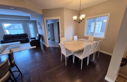 Griesbach Casa | Sean Comfy Home