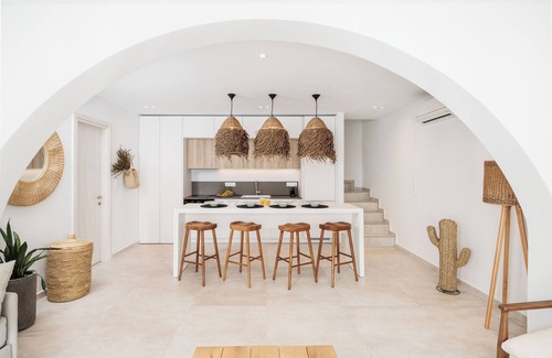Maragas Apartamento | Seanfinity Beachfront Suites