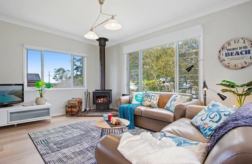 Callala Bay Casa | Seannsail - Steps to the White Sands of Jervis Bay - Recently Renovated