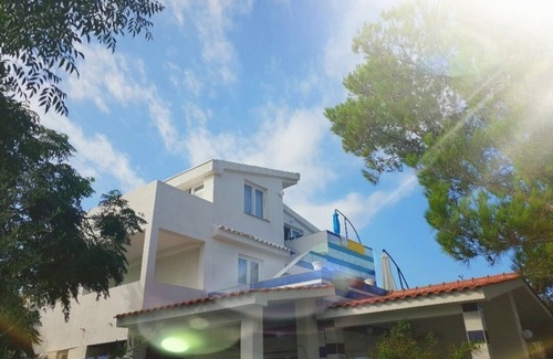 Vir Casa | SeaPalace SeaView LoungeResort with hydro hot tube