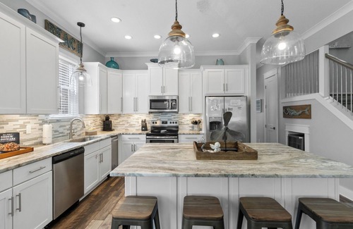 Emerald Waters Village Casa | Seas & Greetings - Dog Friendly, Luxury Beach Home, 2 Pools, 5 Bedroom 4.5 Bath
