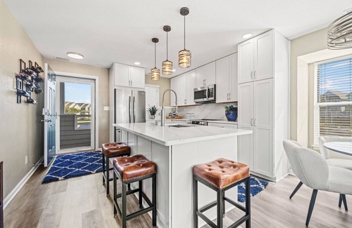 Manteo Condominio | Seas the Day: Canalfront | Boat Slip | Pool Access