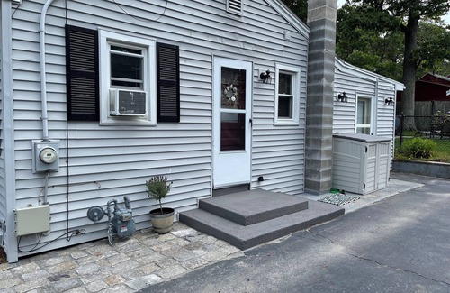 Buzzards Bay Cabaña | SEAS THE DAY CAPE COD COTTAGE