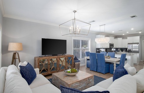 Emerald Waters Village Casa | "Seas The Day" Private Pool, Golf Cart, Deeded Beach, Emerald Waters Village