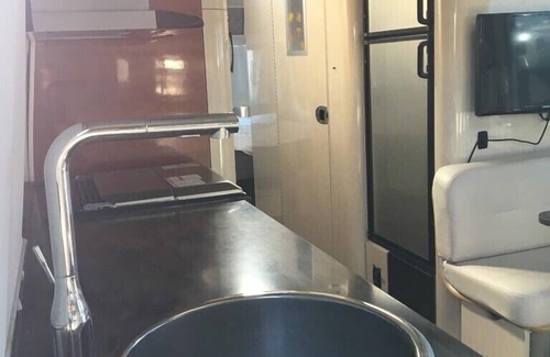 Camano Island Casa | "Seas the Moment" AIRSTREAM International SEA-RENITY Beach WATERFRONT & Kayaks