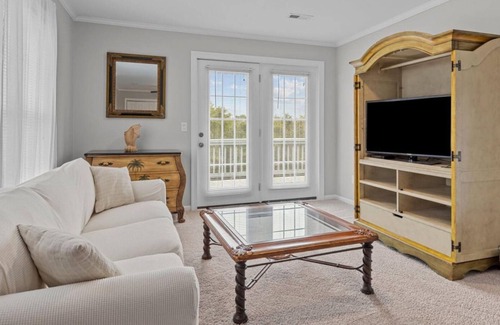 Emerald Isle Casa | Seas the Moment