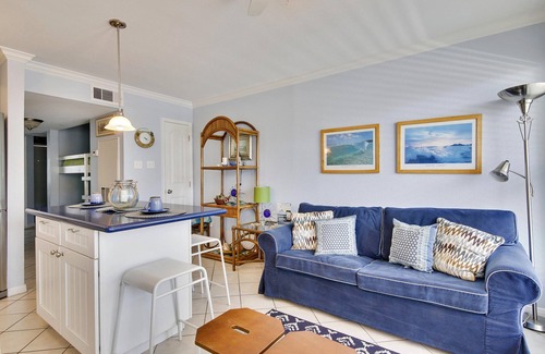 Galveston Condominio | Seascape 1120 Studio Bedroom Condo by RedAwning