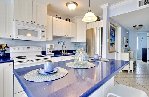Galveston Condominio | Seascape 1120 Studio Bedroom Condo by RedAwning