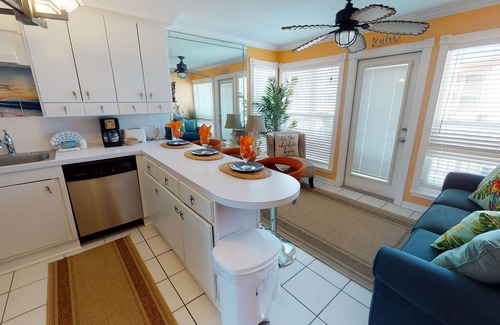 Galveston Condominio | Seascape 1216 Studio Bedroom Condo by RedAwning