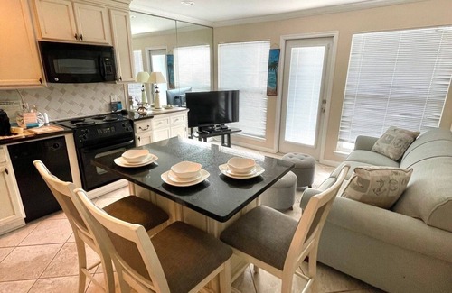 Galveston Condominio | Seascape 1221 1 Bedroom Condo by RedAwning