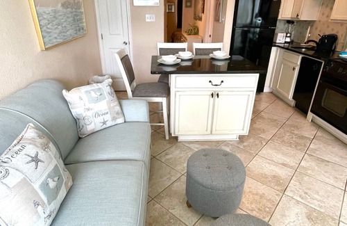 Galveston Condominio | Seascape 1221 1 Bedroom Condo by RedAwning