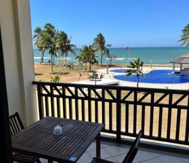Karambunai Apartamento | Seascape Karambunai Home - Amazing sea front view!