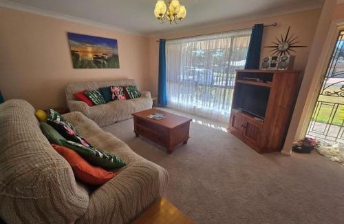 Narrawallee Casa | Seascape Macleay Street - walk to beach