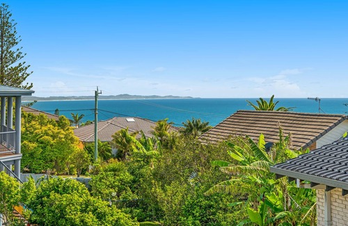 Bonny Hills Casa | Seascape retreat at Bonny Hills! Family sized house with amazing ocean views.