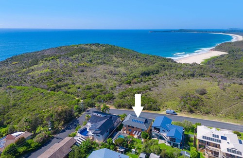 Bonny Hills Casa | Seascape retreat at Bonny Hills! Family sized house with amazing ocean views.