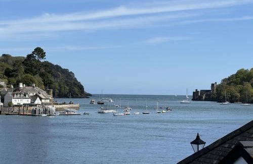Dartmouth Casa | Seascape - Waterfront apartment, glorious views and parking