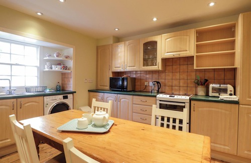 Cromarty Cabaña | SEASHELL COTTAGE, family friendly, with open fire in Cromarty