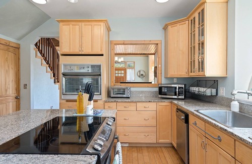 Birch Bay Casa | Seashell Cottage w/ Ocean Views, Hot Tub & Game Room: Ideal for Family & Pets