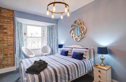 Amble Casa | Seashell House with SEA VIEWS and FREE GYM POOL PASS