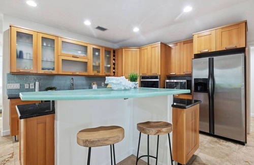 Ilexhurst Casa | Seashell Shack! Fall rate drop! 1 block to beach!