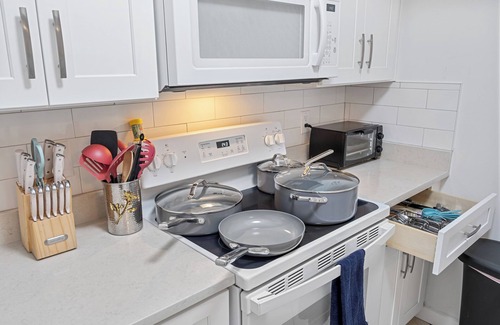 North Beach Casa | Seashell Suite - 3BR - Mayport Naval Base & Beaches - Pet Friendly