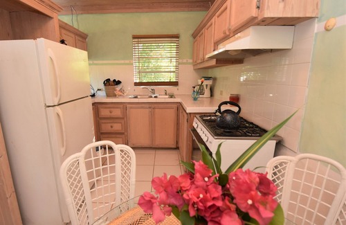 Dunmore Town Casa | The Sugar Apple Seashells Luxury Balcony Suite