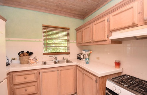 Dunmore Town Casa | The Sugar Apple Seashells Luxury Balcony Suite