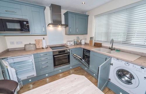 Lytham St. Anne's Cabaña | SEASHELLS COTTAGE, family friendly, with a garden in Lytham St. Annes