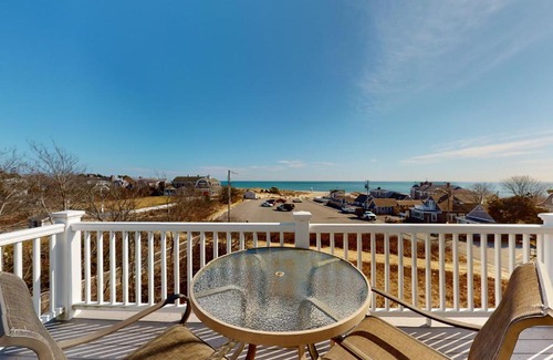 Harwich Port Apartamento | Seashells on Bank