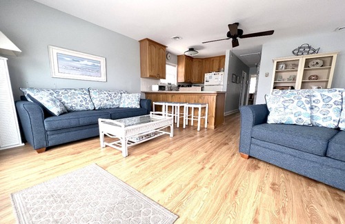 Avalon Cabaña | Seashore COTTAGE with bay views