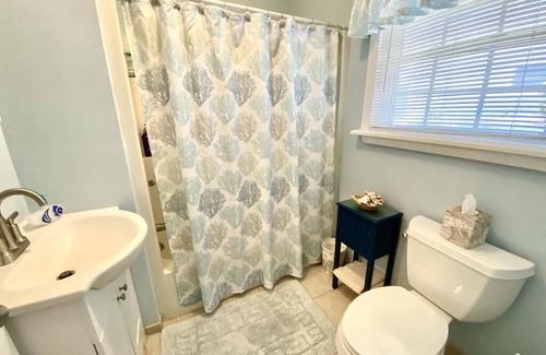 Avalon Cabaña | Seashore COTTAGE with bay views