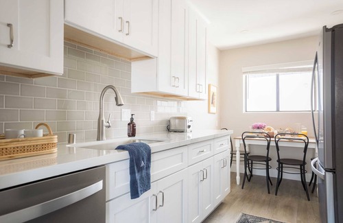 Village of La Jolla Apartamento | Seashore III by Avantstay In the Heart of La Jolla! 5mins From the Beach!