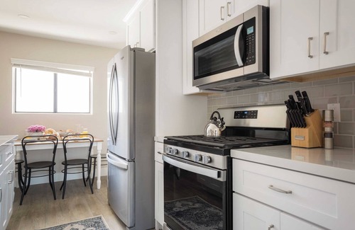 Village of La Jolla Apartamento | Seashore III by Avantstay In the Heart of La Jolla! 5mins From the Beach!