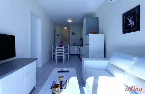 Għadira Apartamento | Seaside 2 Bedroom Apt w Side Sea Views - New