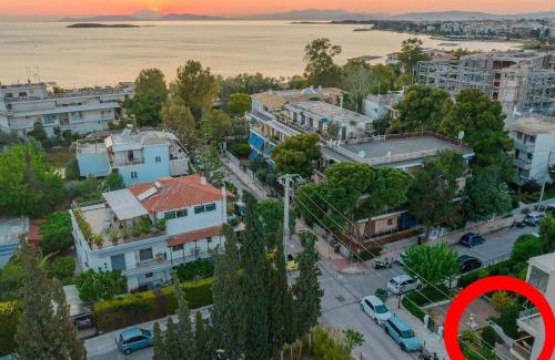 Vouliagmeni Apartamento | Seaside 2 BR Boho Minimal Apartment 80m Beachfront